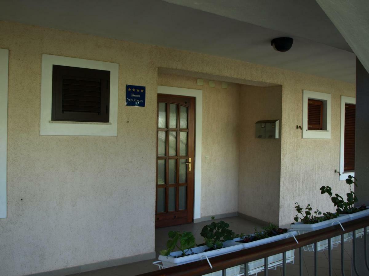 Apartment Branko With Free Parking Ičići Eksteriør billede