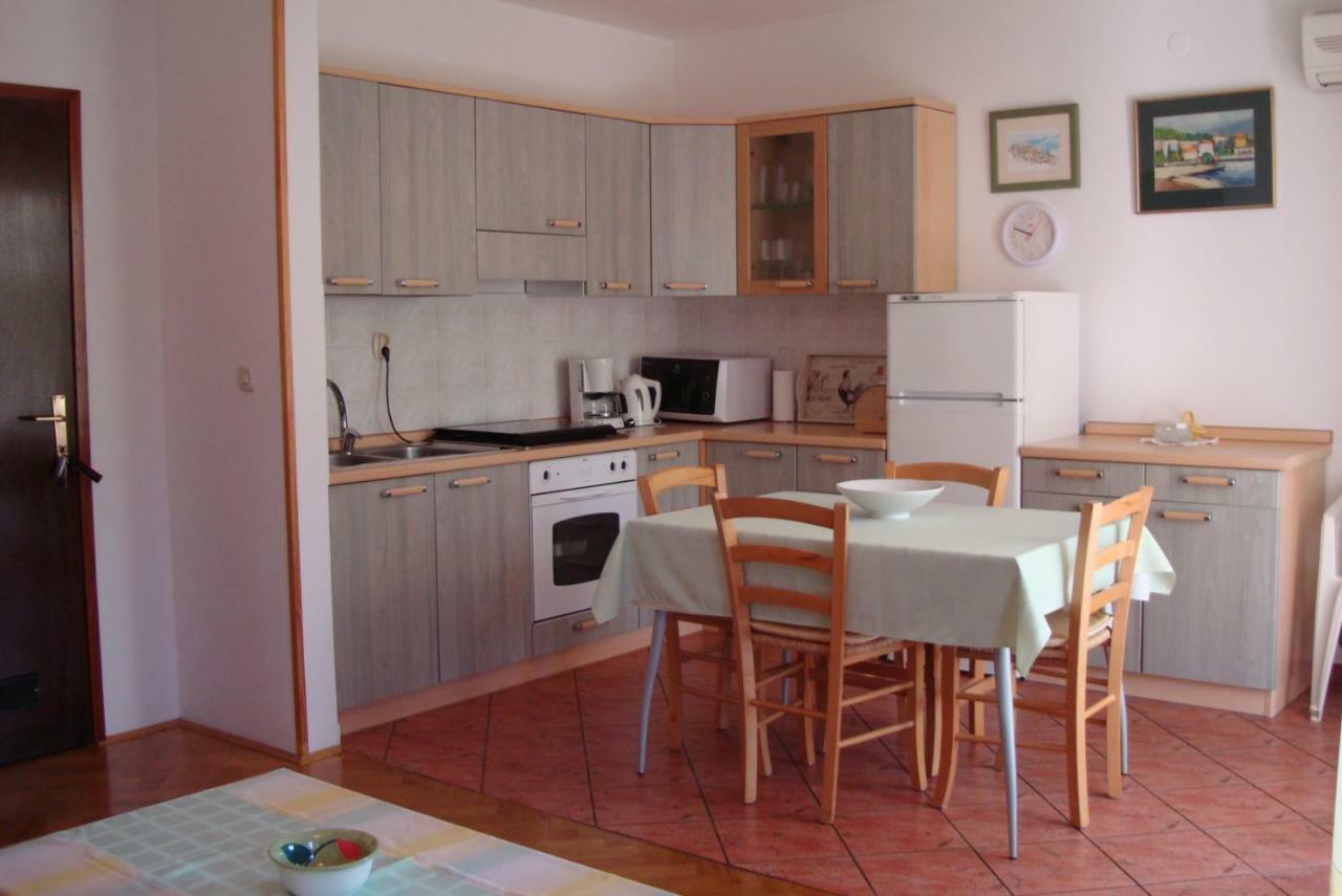 Apartment Branko With Free Parking Ičići Eksteriør billede