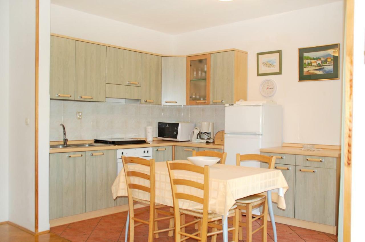 Apartment Branko With Free Parking Ičići Eksteriør billede