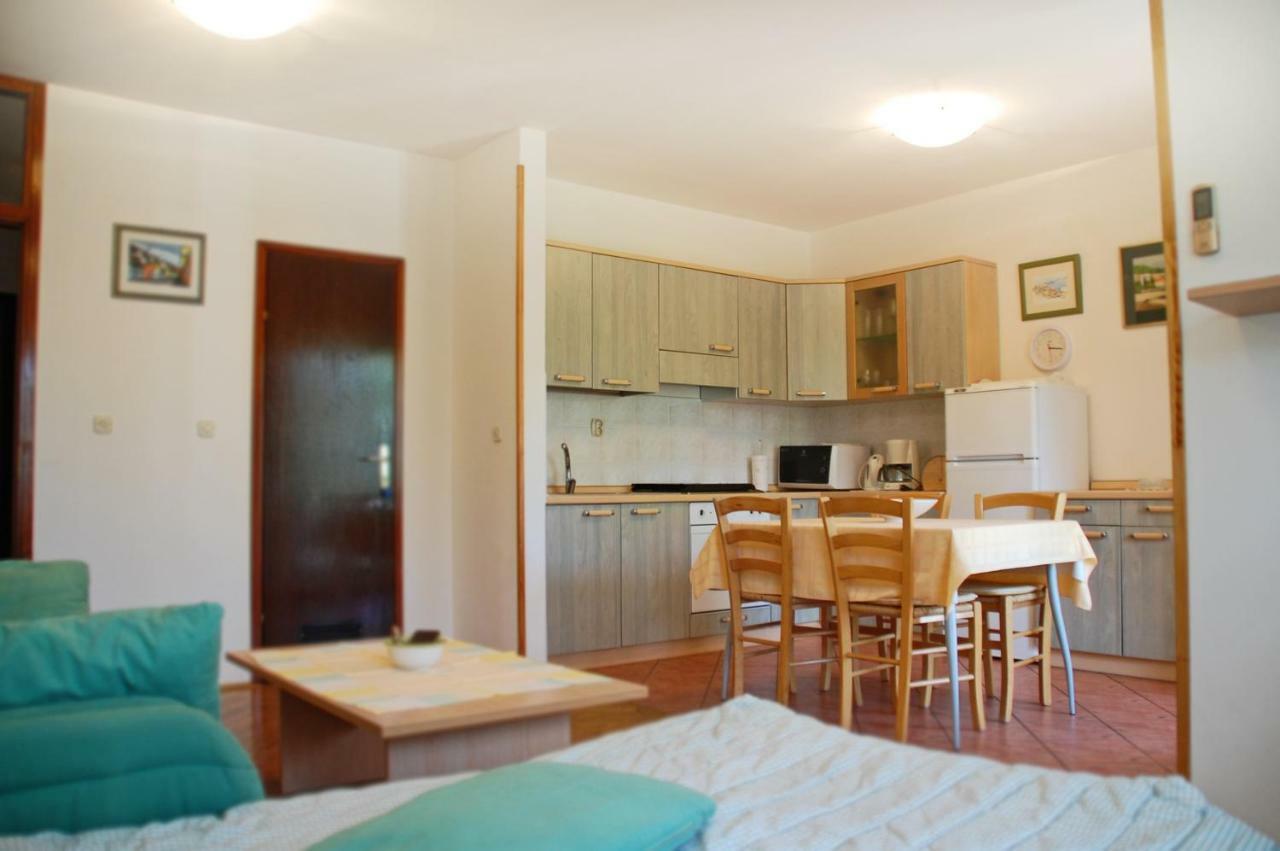 Apartment Branko With Free Parking Ičići Eksteriør billede