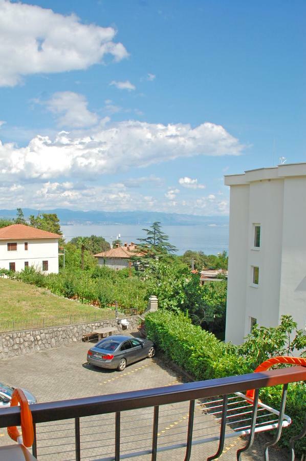 Apartment Branko With Free Parking Ičići Eksteriør billede